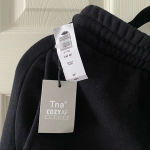 Artizia TNA - CozyAF 5” Fleece Shorts - Black